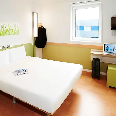 Ibis Budget Barcelona Hotel 2*